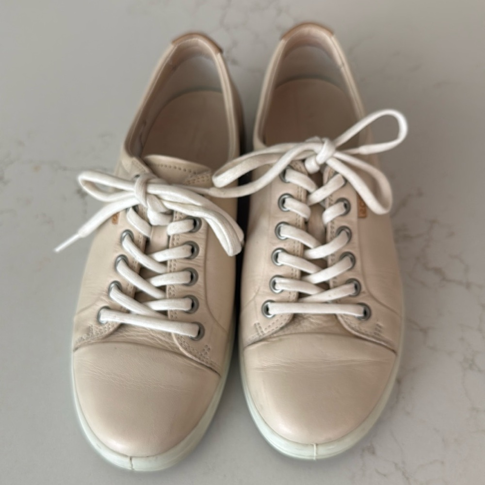 ECCO Soft 7 Shoes SZ 38 (US 7)
Sneakers Tan/Beige Leather Lace Up Must Haves